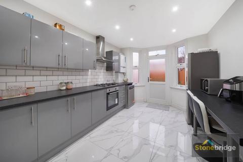 4 bedroom terraced house for sale, Green Street, Plaistow, E13