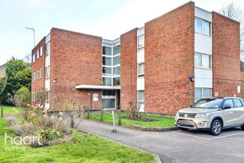 2 bedroom flat to rent, Overton Road, SUTTON