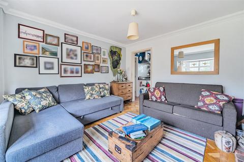 71 Hammer Hill, Haslemere, GU27 3QZ