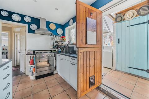 71 Hammer Hill, Haslemere, GU27 3QZ
