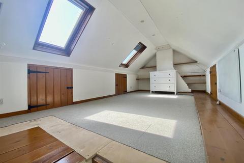 71 Hammer Hill, Haslemere, GU27 3QZ