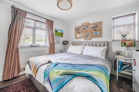 71 Hammer Hill, Haslemere, GU27 3QZ