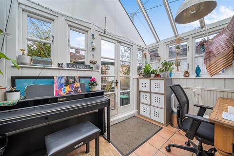 71 Hammer Hill, Haslemere, GU27 3QZ