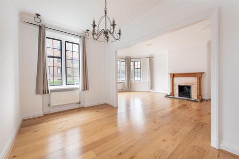 3 bedroom flat to rent, Selwyn House, Manor Fields