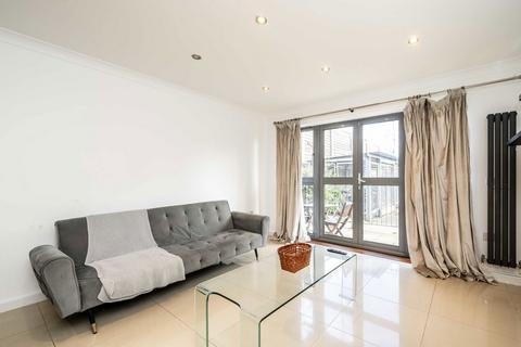 2 bedroom flat to rent, Heathstan Road, London W12