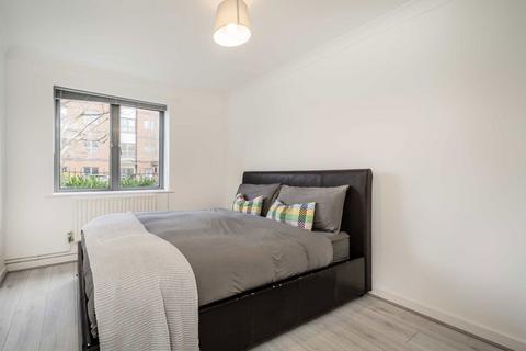 2 bedroom flat to rent, Heathstan Road, London W12