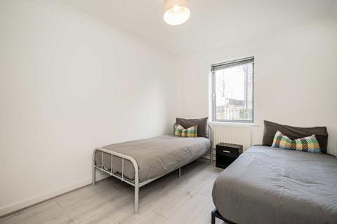 2 bedroom flat to rent, Heathstan Road, London W12