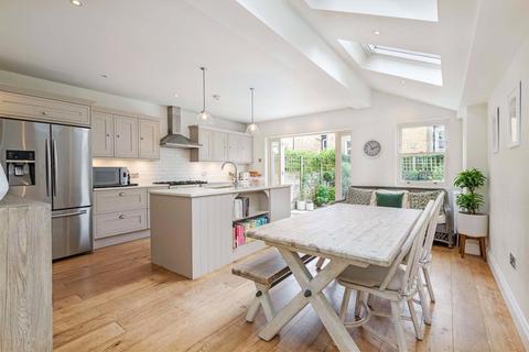 4 bedroom terraced house for sale, Wroughton Road, London, SW11