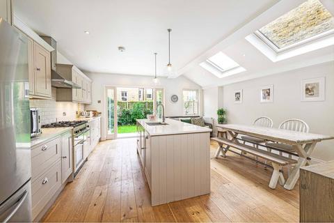 4 bedroom terraced house for sale, Wroughton Road, London, SW11