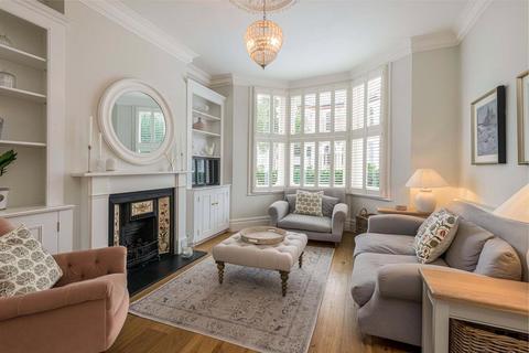 4 bedroom terraced house for sale, Wroughton Road, London, SW11