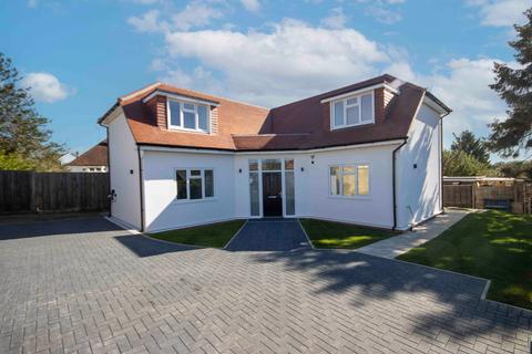 4 bedroom detached house for sale, Greenbury Close, Chorleywood, WD3