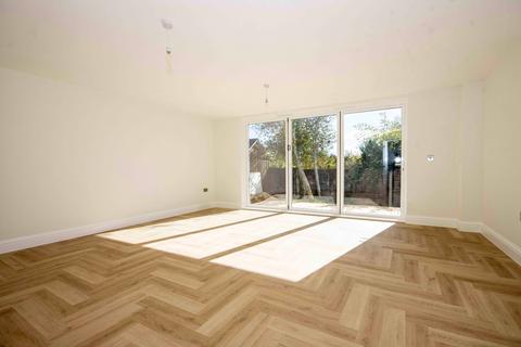 4 bedroom detached house for sale, Greenbury Close, Chorleywood, WD3