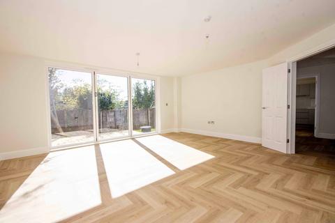 4 bedroom detached house for sale, Greenbury Close, Chorleywood, WD3