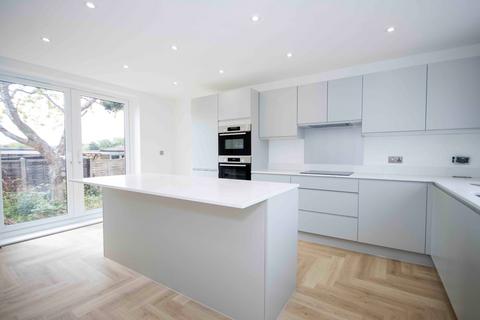 4 bedroom detached house for sale, Greenbury Close, Chorleywood, WD3