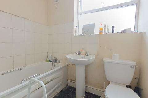 2 bedroom flat for sale, Birchdale Road, London E7