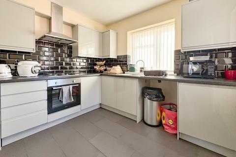 2 bedroom end of terrace house to rent, Callicroft Road, Patchway, Birstol, BS34