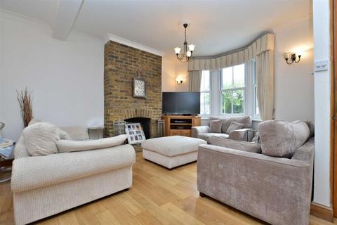 3 bedroom semi-detached house to rent, Holly Cottages, Bell Common, Epping