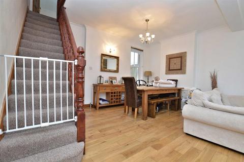 3 bedroom semi-detached house to rent, Holly Cottages, Bell Common, Epping