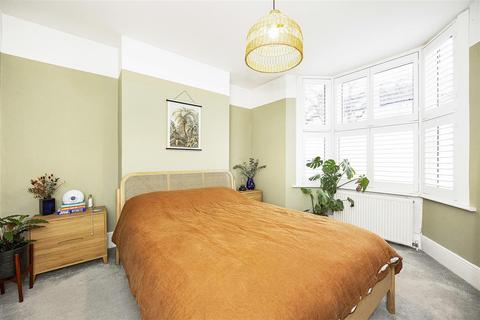 2 bedroom flat for sale, Warren Road, London E10