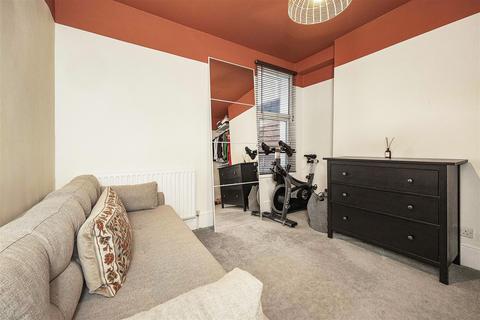 2 bedroom flat for sale, Warren Road, London E10