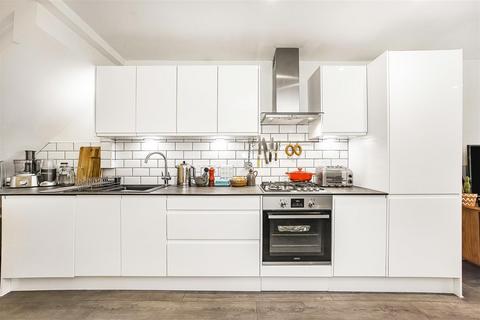 Flat 1, 19 Warren Road, London, E10 5PZ