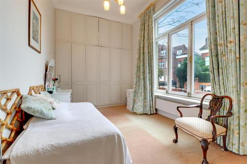 3 bedroom flat for sale, Redington Road, London