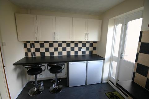 2 bedroom terraced house to rent, Longlands Court, Winslow, MK18