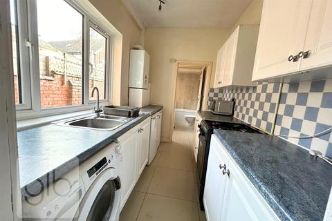 4 bedroom terraced house to rent, Gulson Road, Coventry