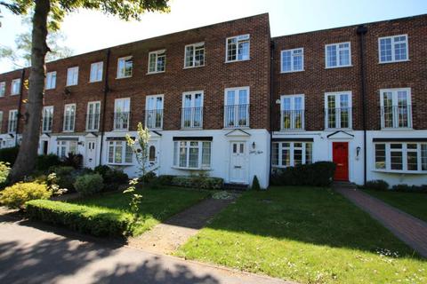 4 bedroom townhouse to rent, White Rose Lane, Woking GU22