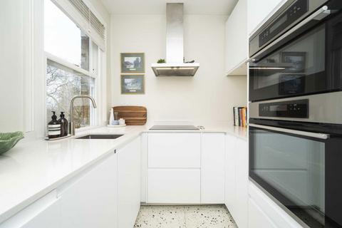 Flat 4, 13 Queensdown Road, London, E5 8NN