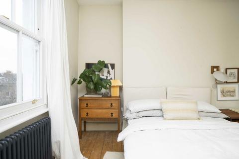 Flat 4, 13 Queensdown Road, London, E5 8NN