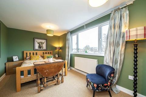 4 bedroom house for sale, Oak Lodge Close, Walton-On-Thames KT12