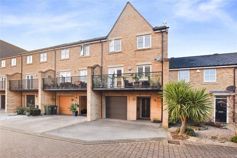 64 Sandringham Drive, Dartford, DA2 7WL