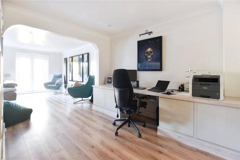 64 Sandringham Drive, Dartford, DA2 7WL