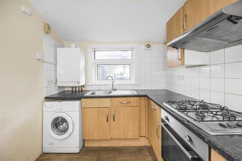 2 bedroom flat for sale, Goldsmith Road, London E10