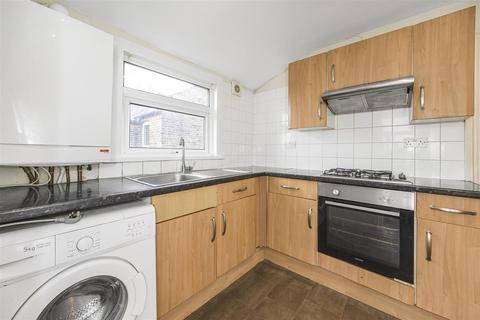 2 bedroom flat for sale, Goldsmith Road, London E10