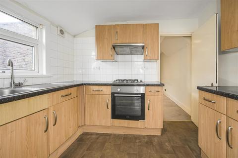 2 bedroom flat for sale, Goldsmith Road, London E10