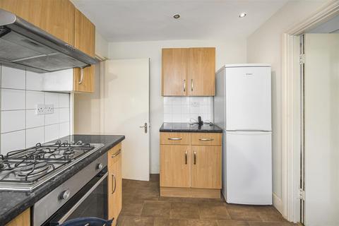 2 bedroom flat for sale, Goldsmith Road, London E10