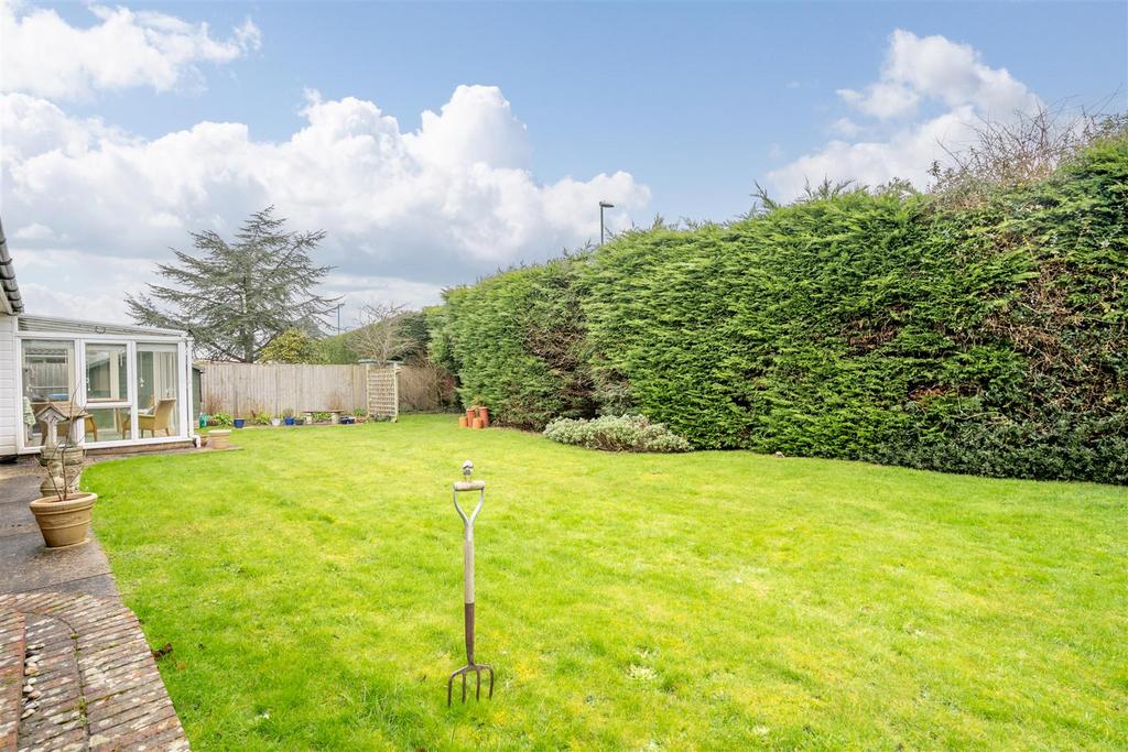 Rear Garden (2).jpg