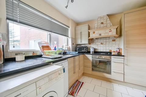 2 bedroom flat to rent, Hillcrest Road, Ealing, London, W5