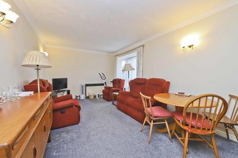 1 bedroom property for sale, Maple Court, Pinner HA5