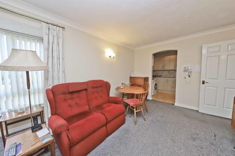 1 bedroom property for sale, Maple Court, Pinner HA5