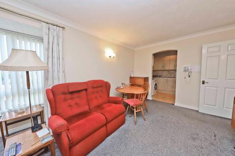1 bedroom apartment for sale, Maple Court, Pinner HA5