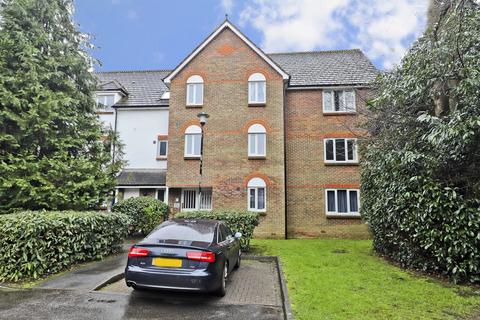 2 bedroom flat for sale, Elm Park Road, Pinner HA5