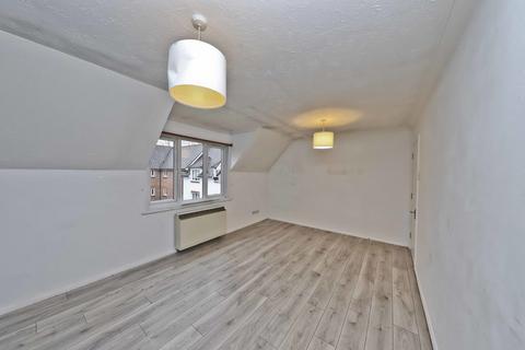 2 bedroom flat for sale, Elm Park Road, Pinner HA5