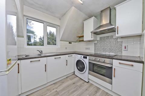 2 bedroom flat for sale, Elm Park Road, Pinner HA5