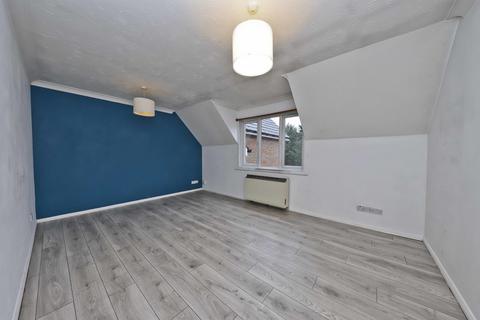 2 bedroom flat for sale, Elm Park Road, Pinner HA5