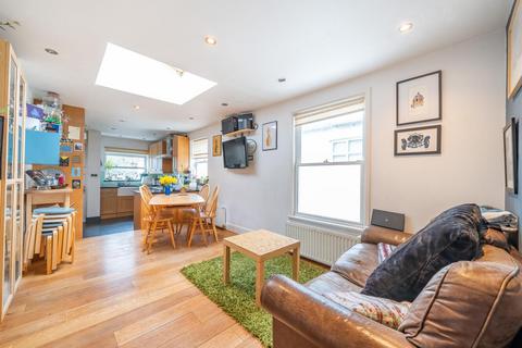 2 bedroom flat for sale, Petersfield Road, Acton