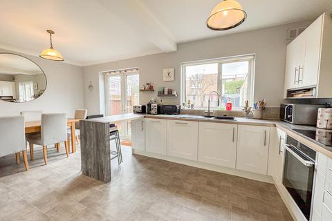 3 bedroom semi-detached house for sale, Denton Avenue, Westcliff-on-Sea