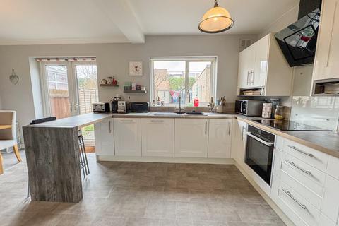 88 Denton Avenue, Westcliff-on-sea, SS0 0JX
